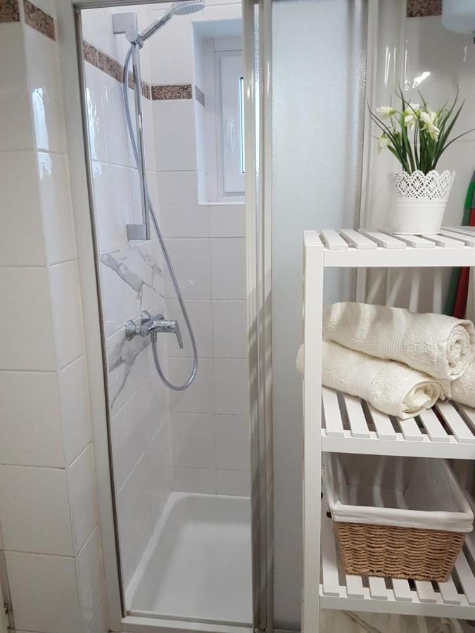 Apartma Zusterna Za Bazenom Koper Exteriör bild